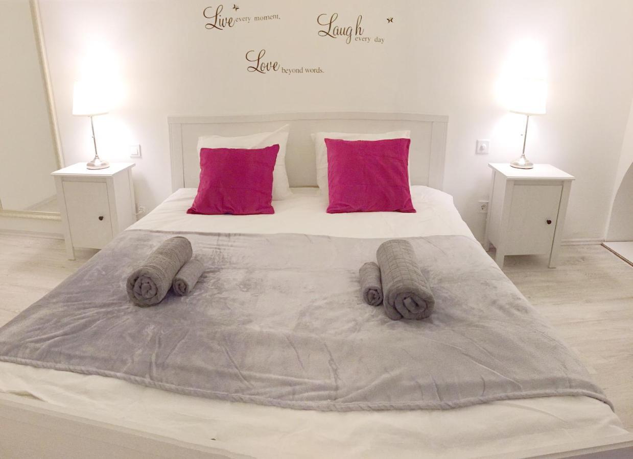 City Center Apartment With Gym & Spa Budapest Exteriör bild
